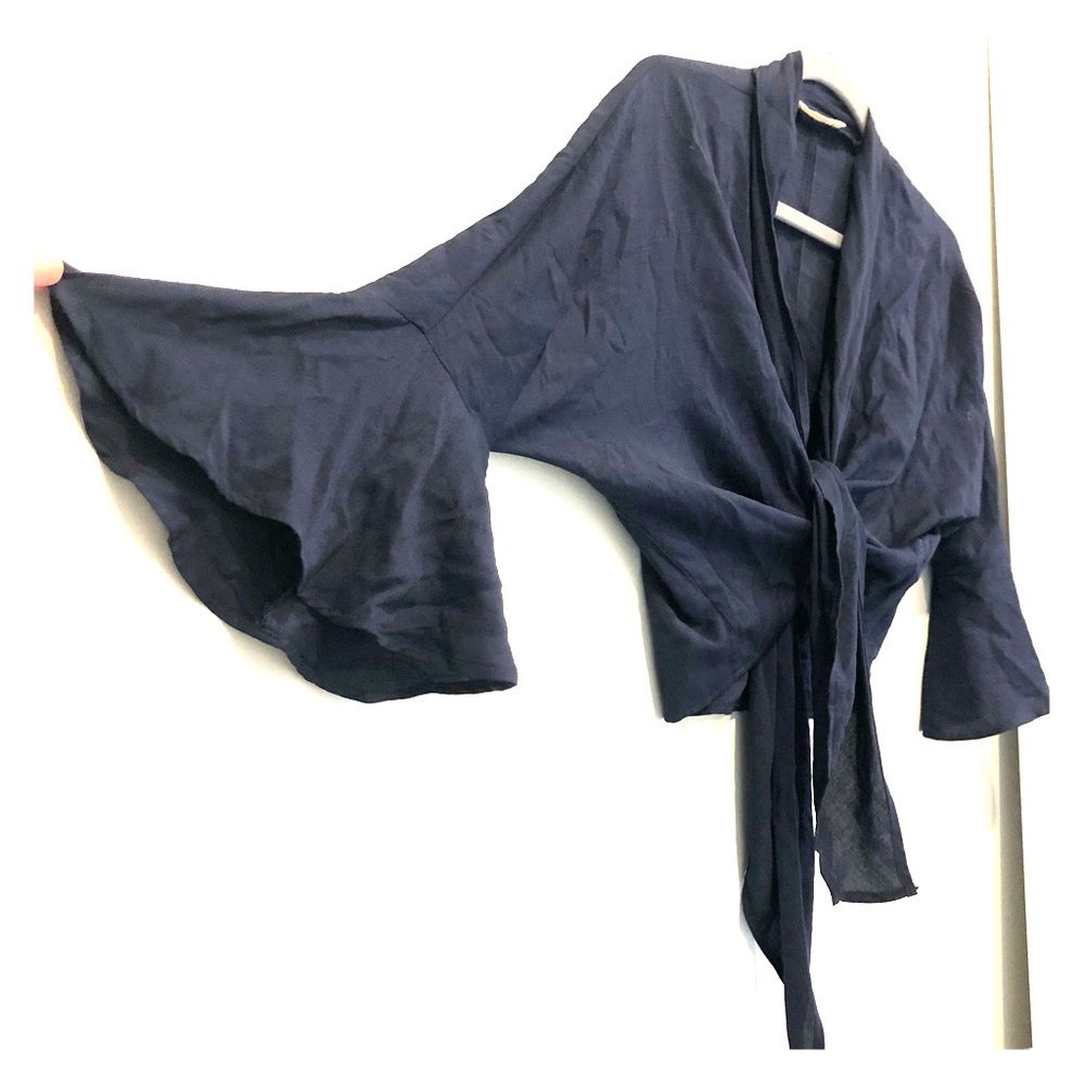 Front tie top